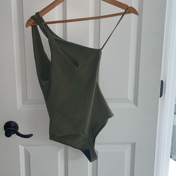 Alix NYC Page Army Green One Shoulder Cutout Bodysuit Keyhole Asymmetrical XS - Picture 7 of 10
